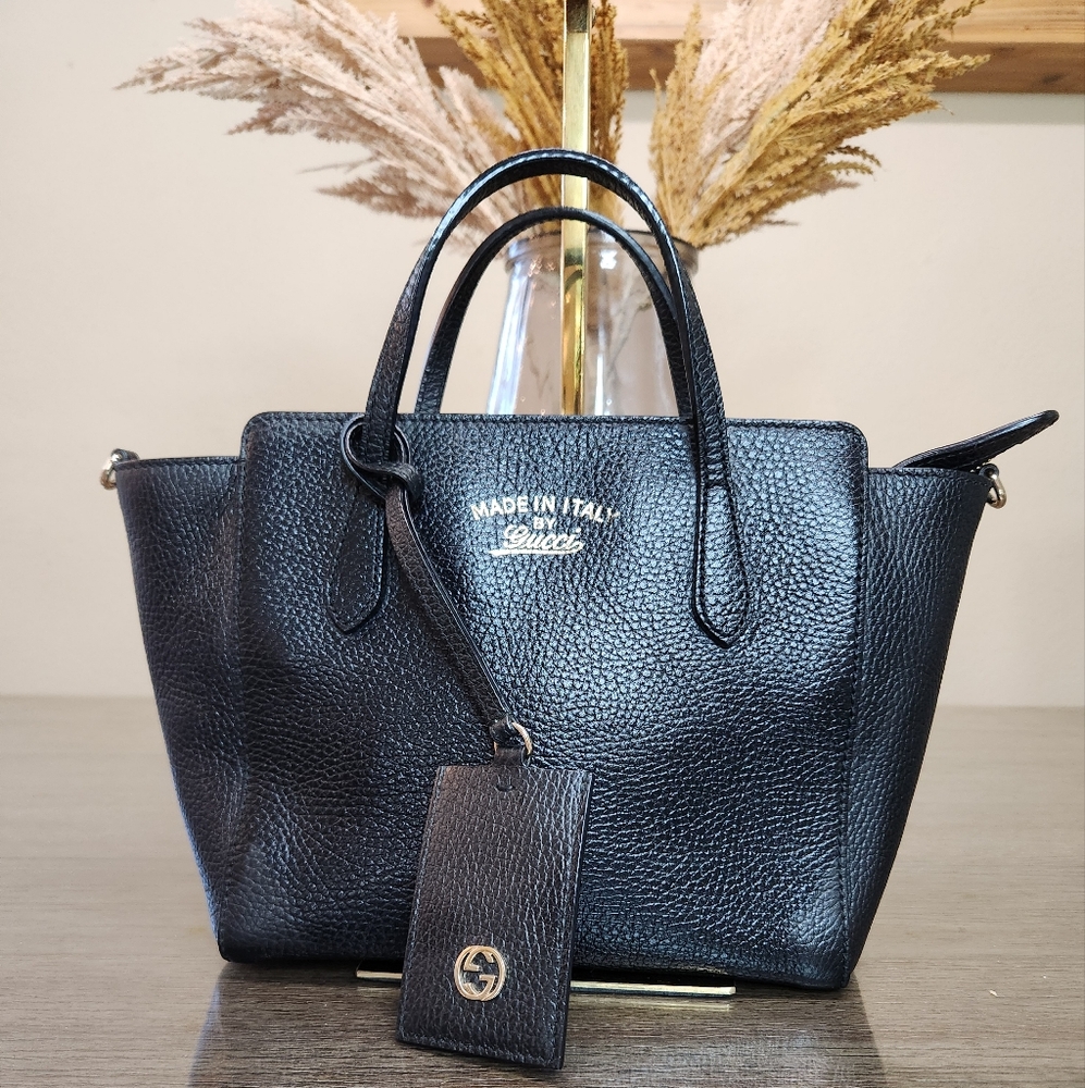 GUCCI
Swing Leather Two-Way Handbag